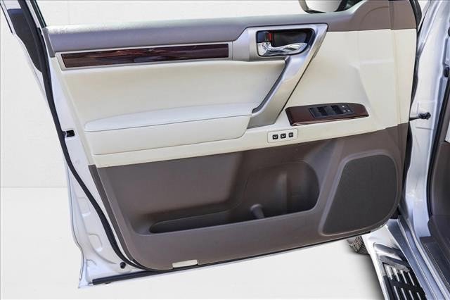 Used 2016 Lexus GX 460 image 12