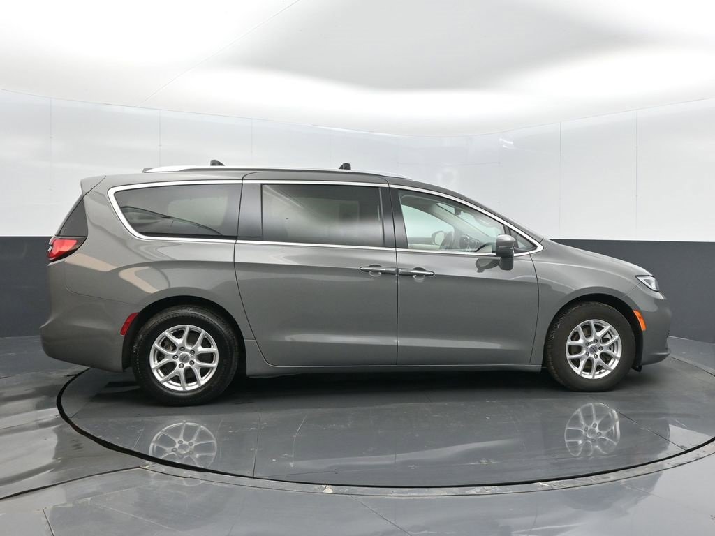 Used 2021 Chrysler Pacifica Touring-L image 25
