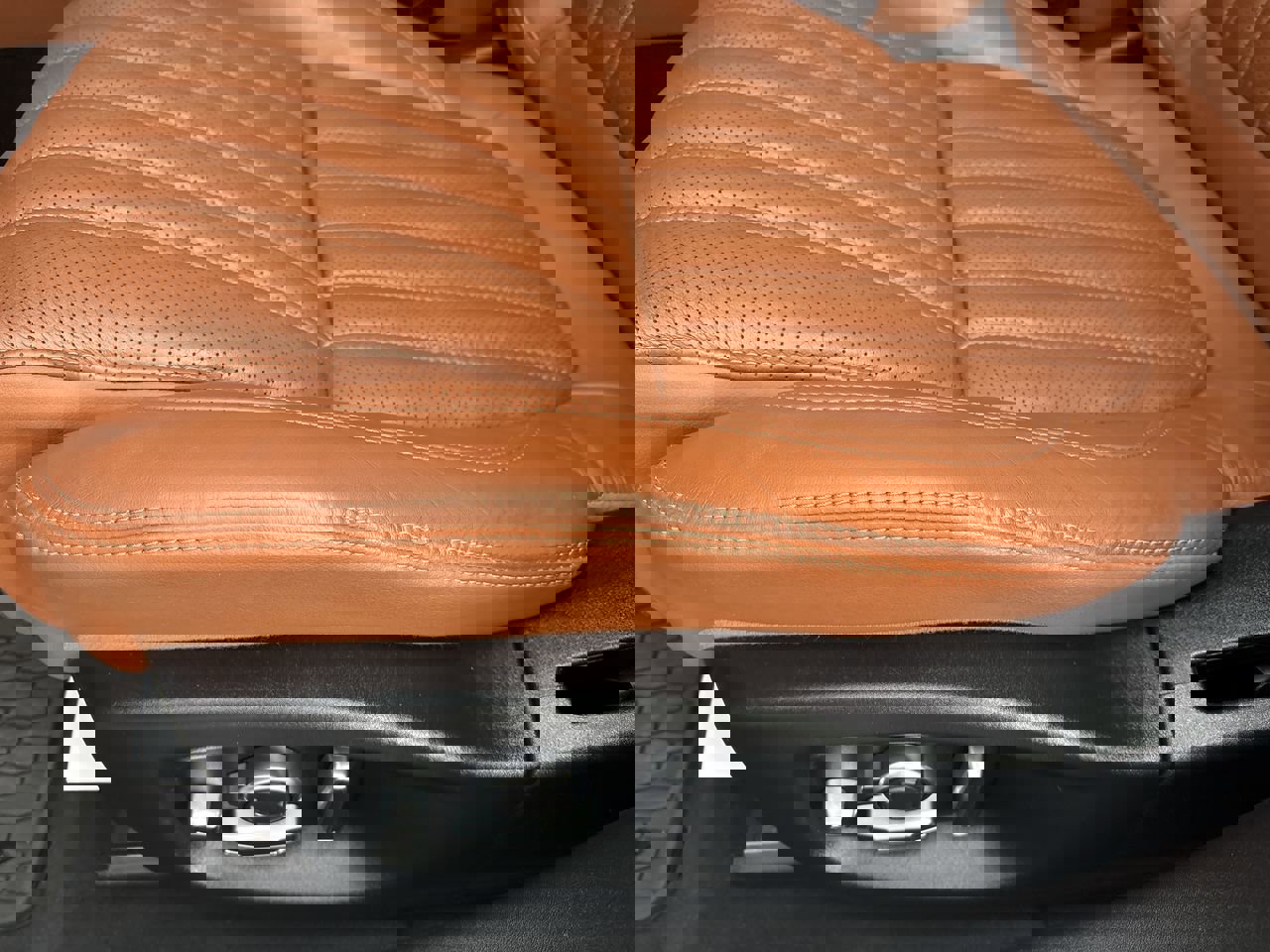 Used 2018 Jaguar XF Portfolio image 16