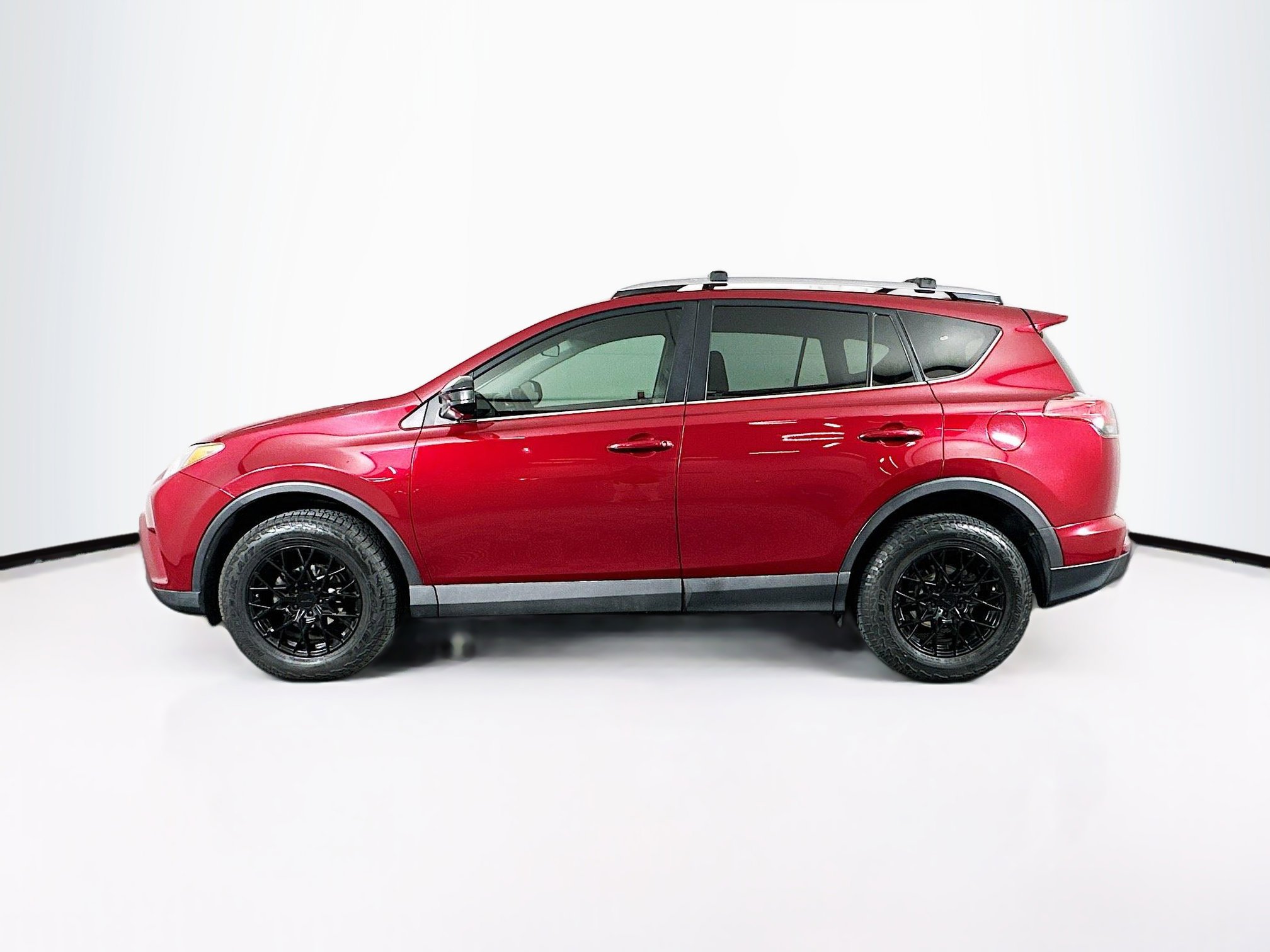 Used 2018 Toyota RAV4 LE w/ Carpet Mat Package image 4