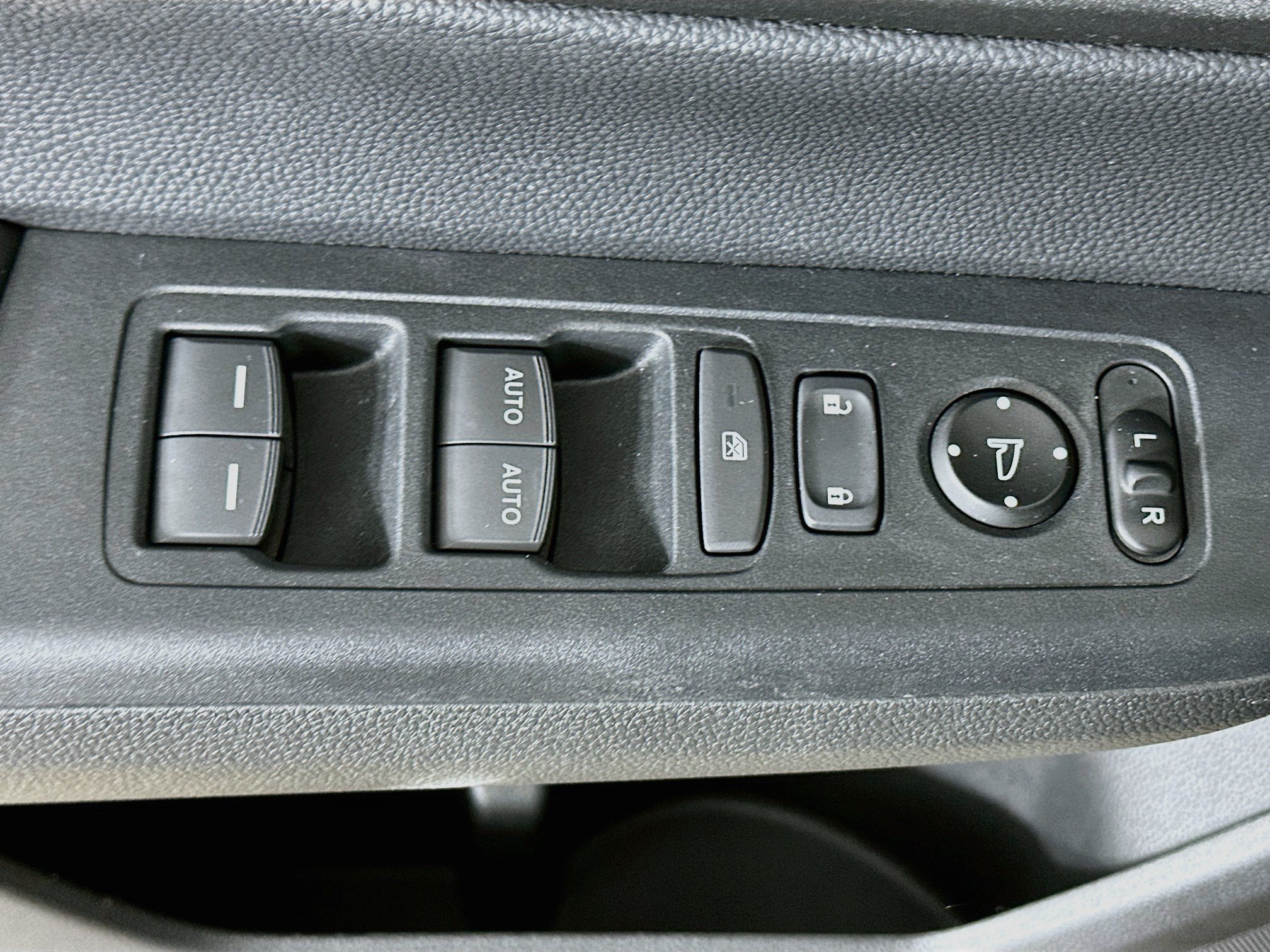 Used 2025 Honda CR-V EX image 15