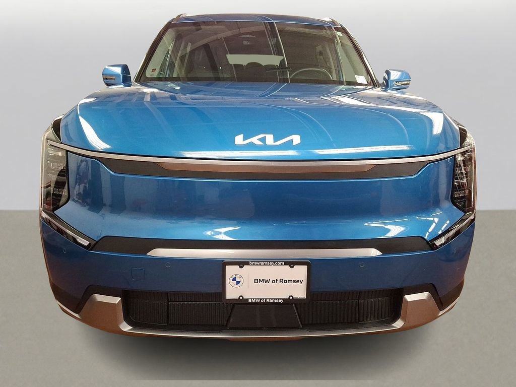 Used 2024 Kia EV9 Wind image 2