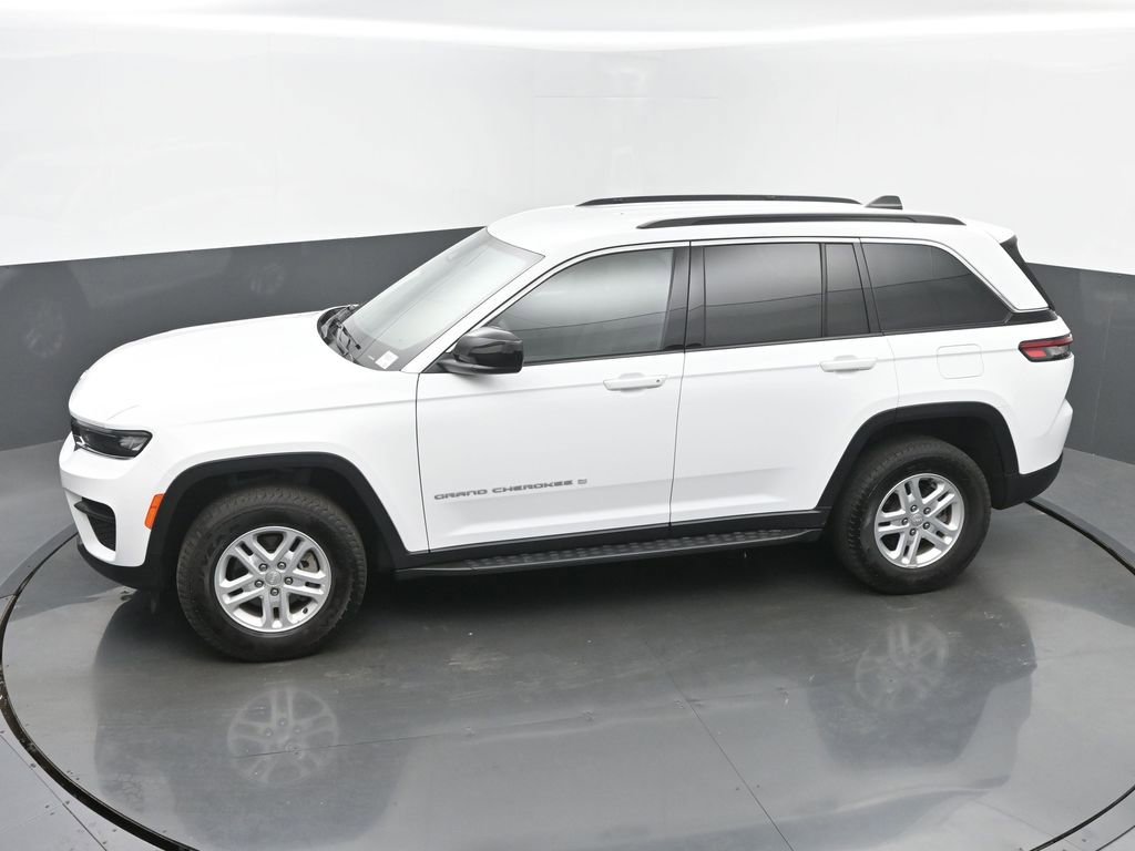 Used 2024 Jeep Grand Cherokee Laredo image 39