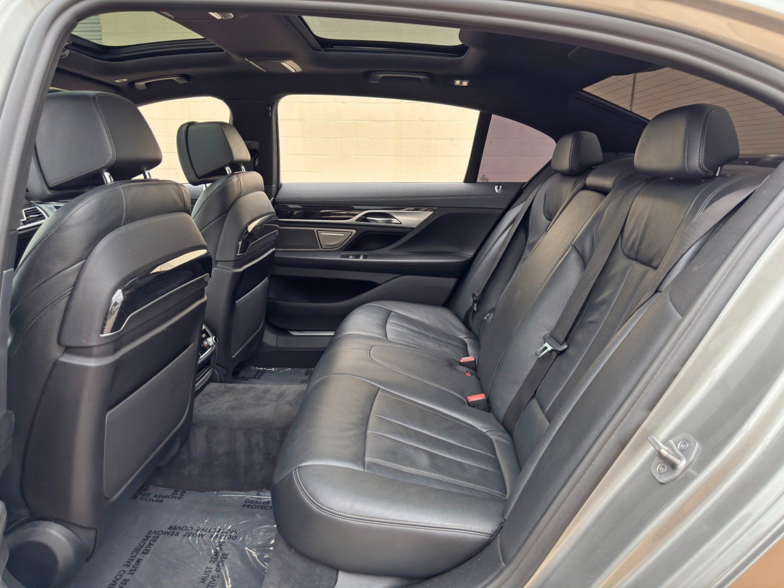 Used 2022 BMW 740i w/ M Sport Package RWD image 46