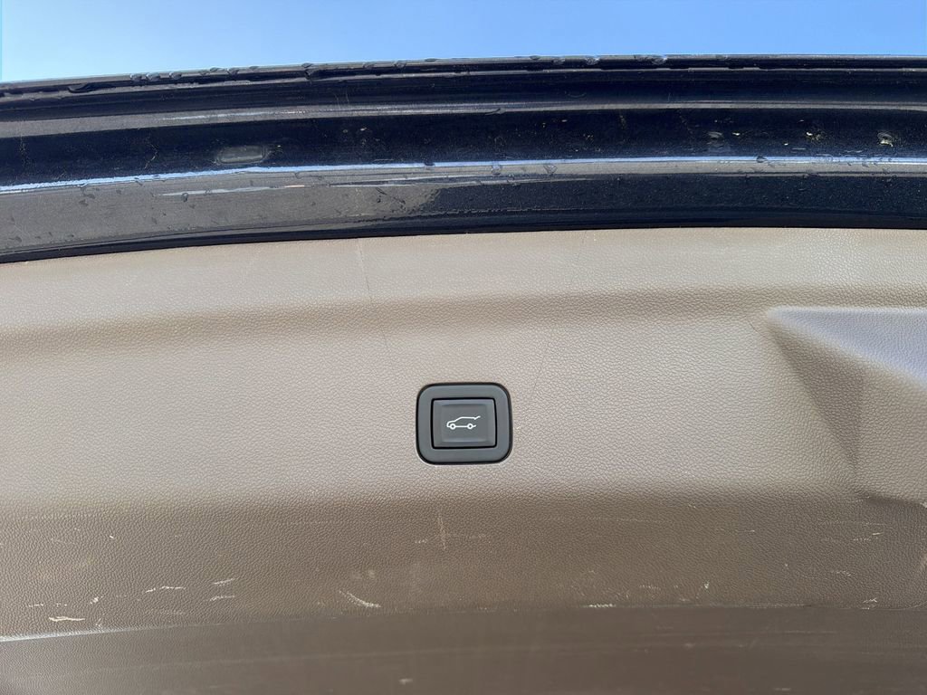 Used 2023 GMC Yukon Denali image 17