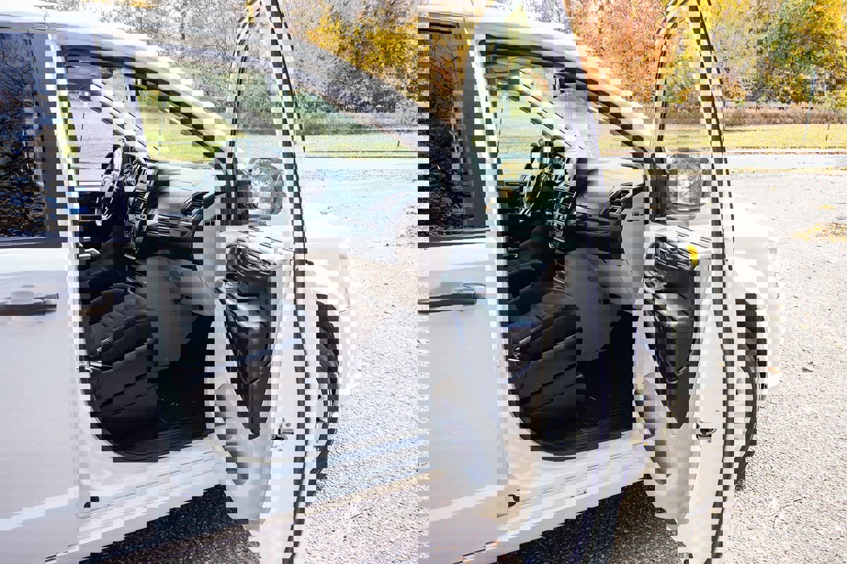 Used 2019 Dodge Grand Caravan SE w/ UConnect Hands-Free Group image 17