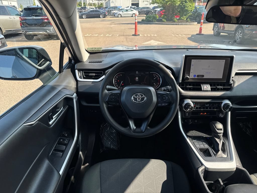 Used 2025 Toyota RAV4 XLE AWD/4WD image 12