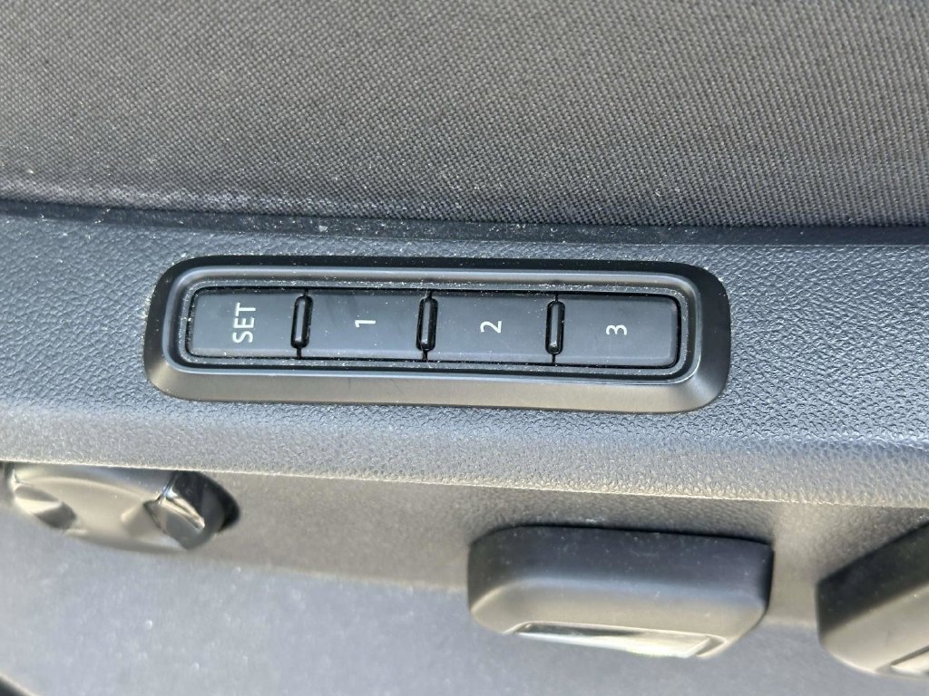 Used 2021 Volkswagen Atlas SEL Premium AWD/4WD image 25
