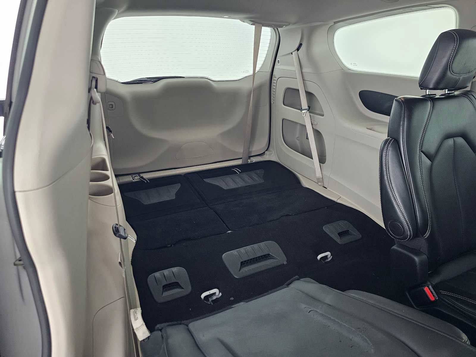 Used 2024 Chrysler Pacifica Touring-L image 13