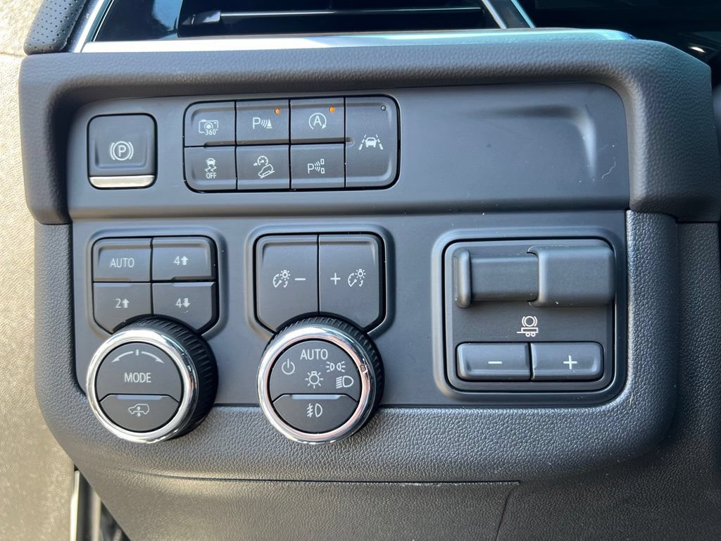 Used 2025 Chevrolet Tahoe High Country AWD/4WD image 38