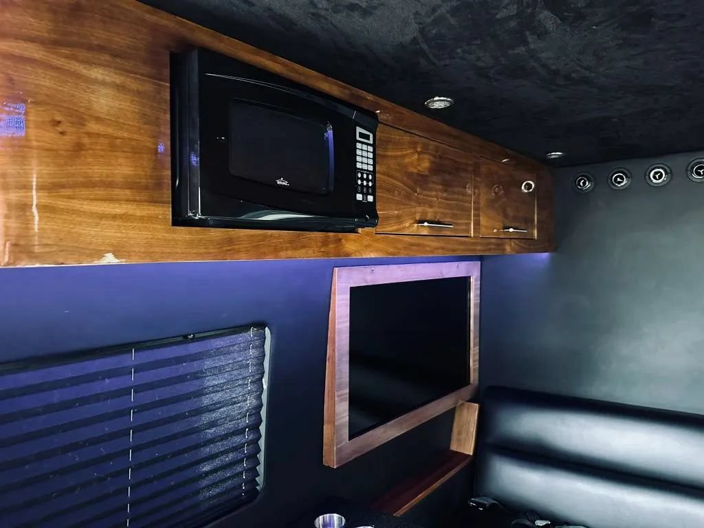 Used 2014 Mercedes-Benz Sprinter 2500 image 37