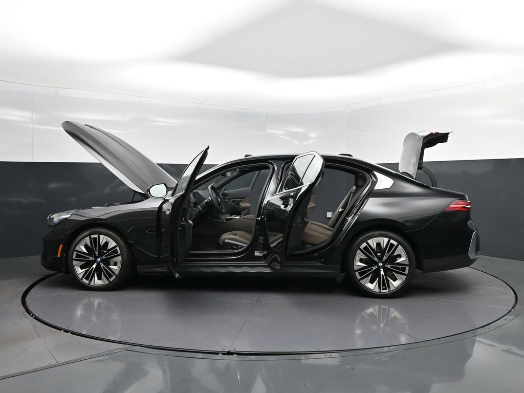 Certified 2025 BMW 530i image 46