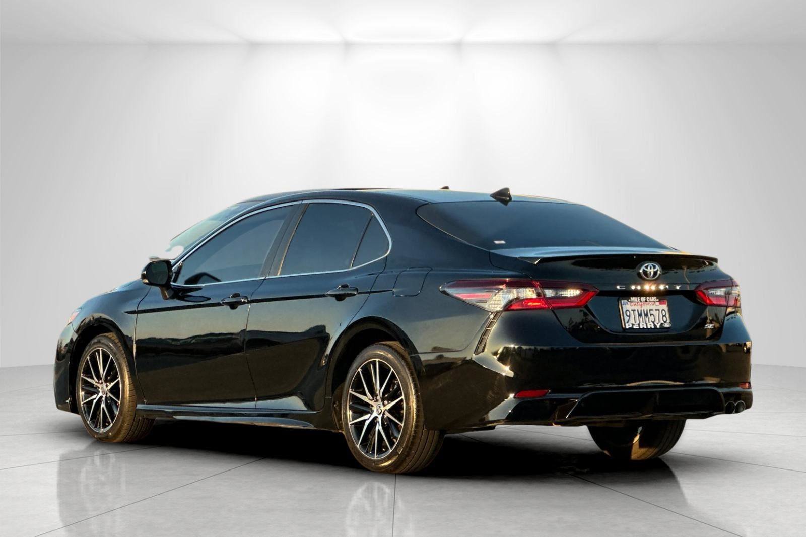 Used 2022 Toyota Camry SE image 5