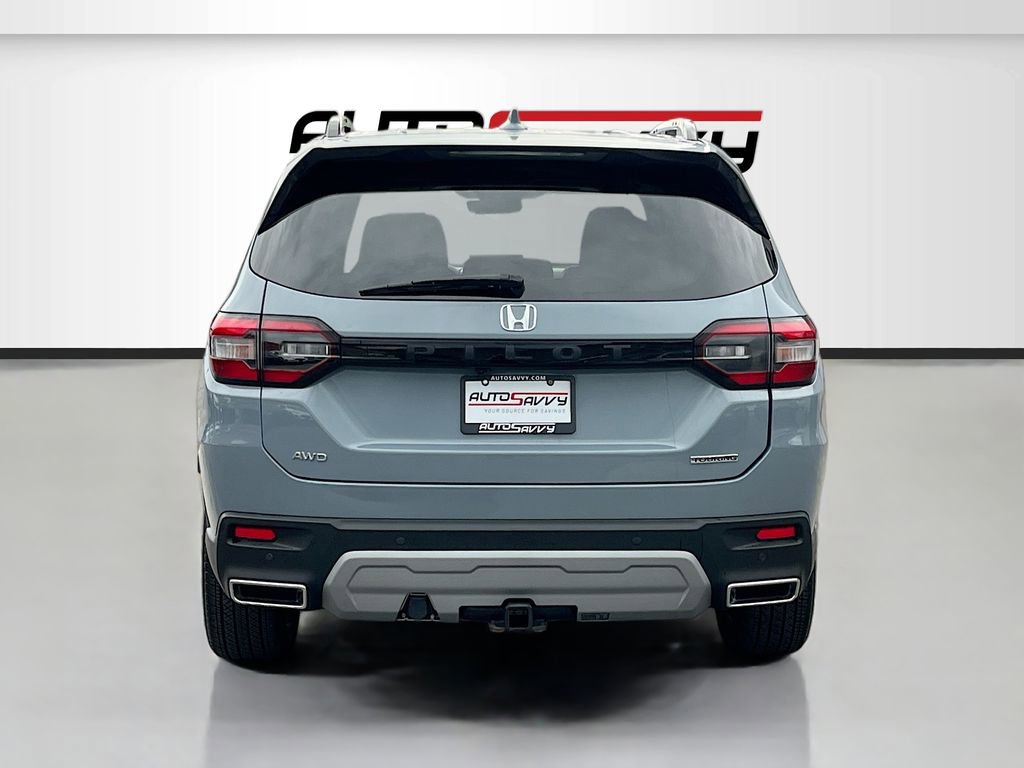 Used 2023 Honda Pilot Touring image 6