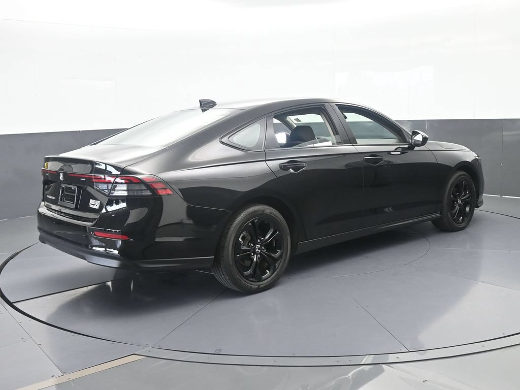 Used 2025 Honda Accord SE image 6
