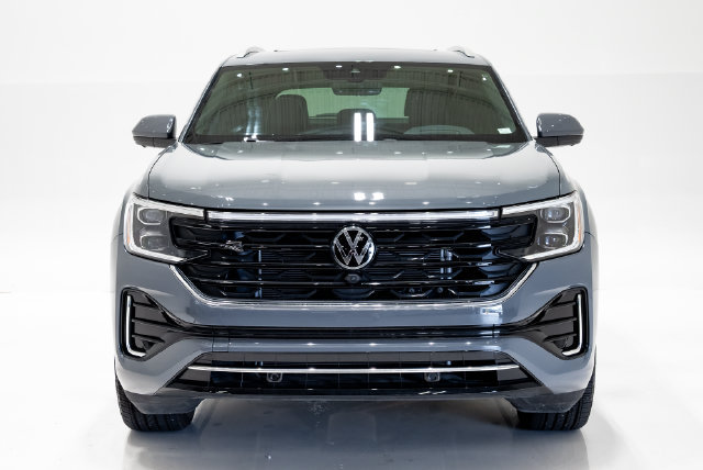 Used 2025 Volkswagen Atlas Cross Sport SEL Premium R-Line AWD/4WD image 4