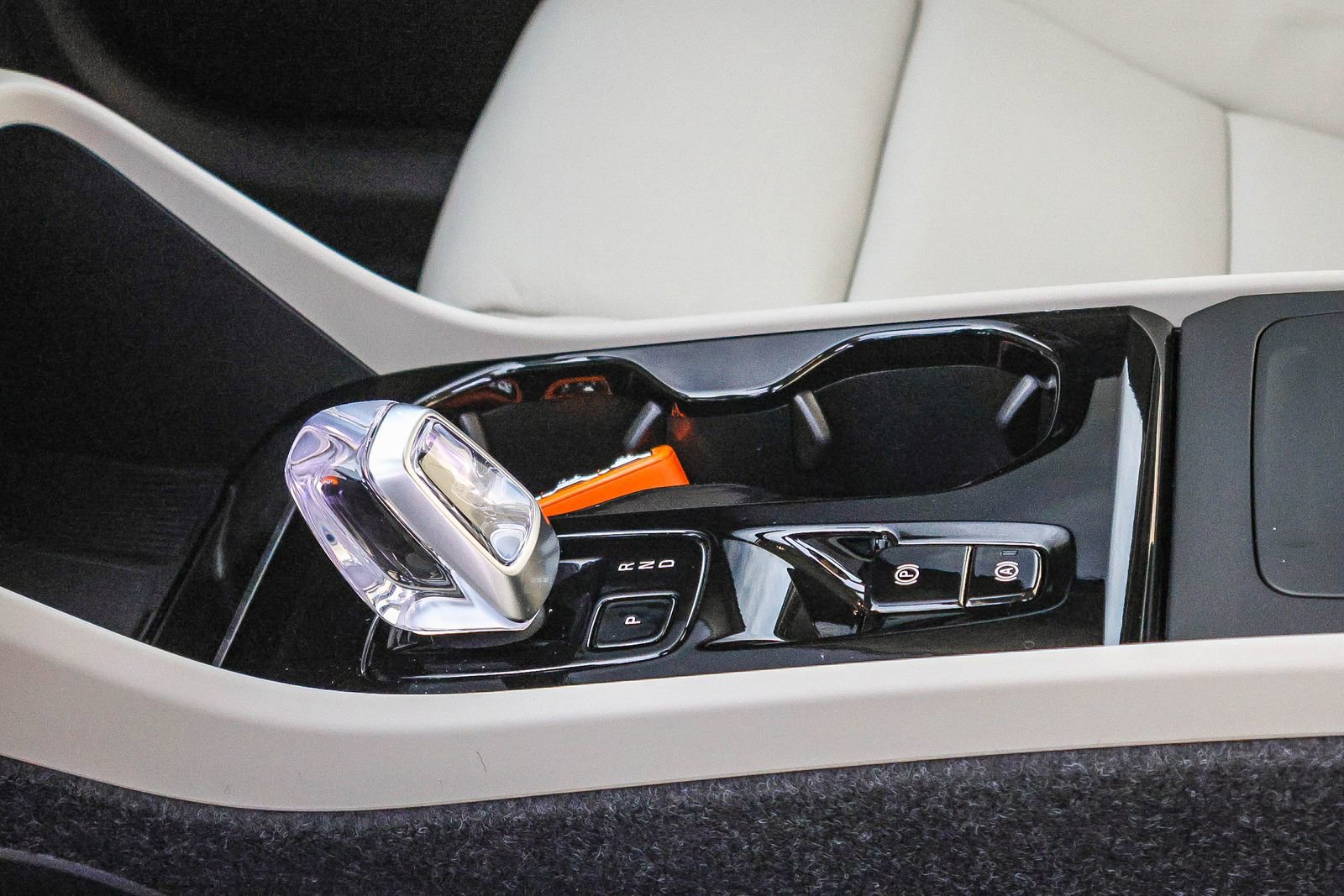 New 2026 Volvo XC40 B4 Plus w/ Climate Package image 28