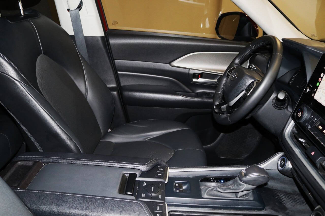Used 2024 Toyota Grand Highlander AWD image 93