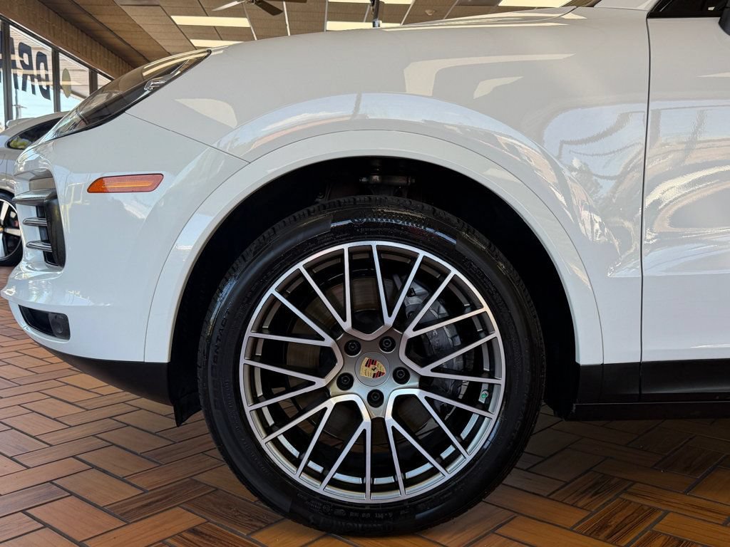 Used 2023 Porsche Cayenne AWD/4WD image 15