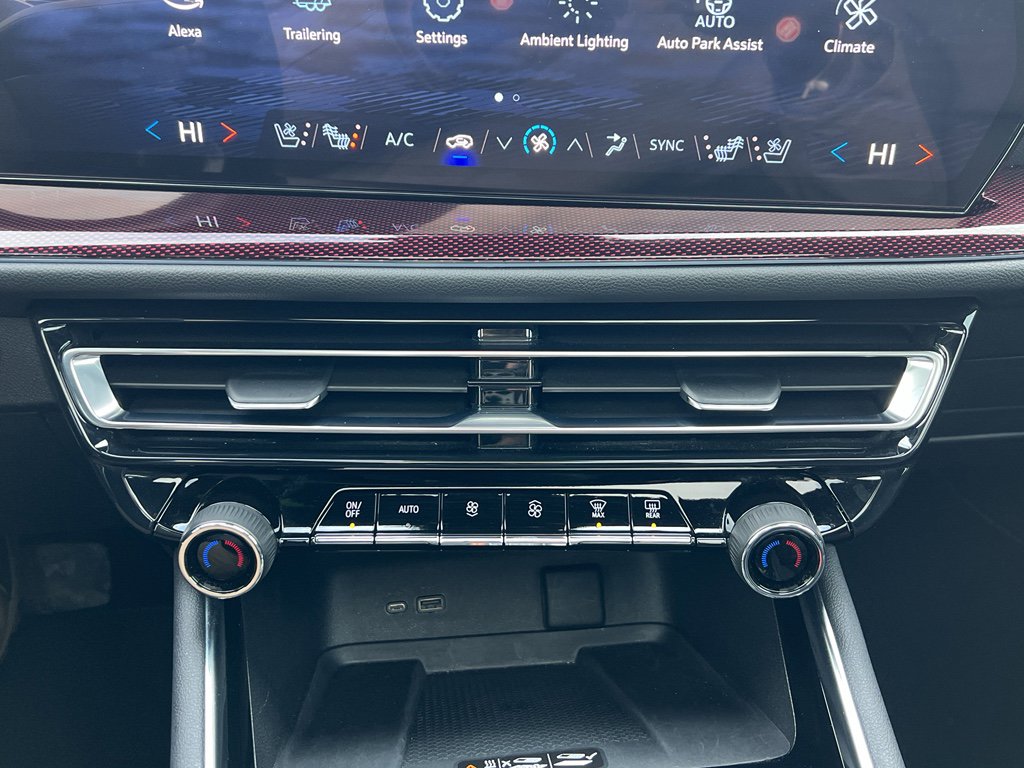 Used 2024 Chevrolet Traverse RS AWD/4WD image 24