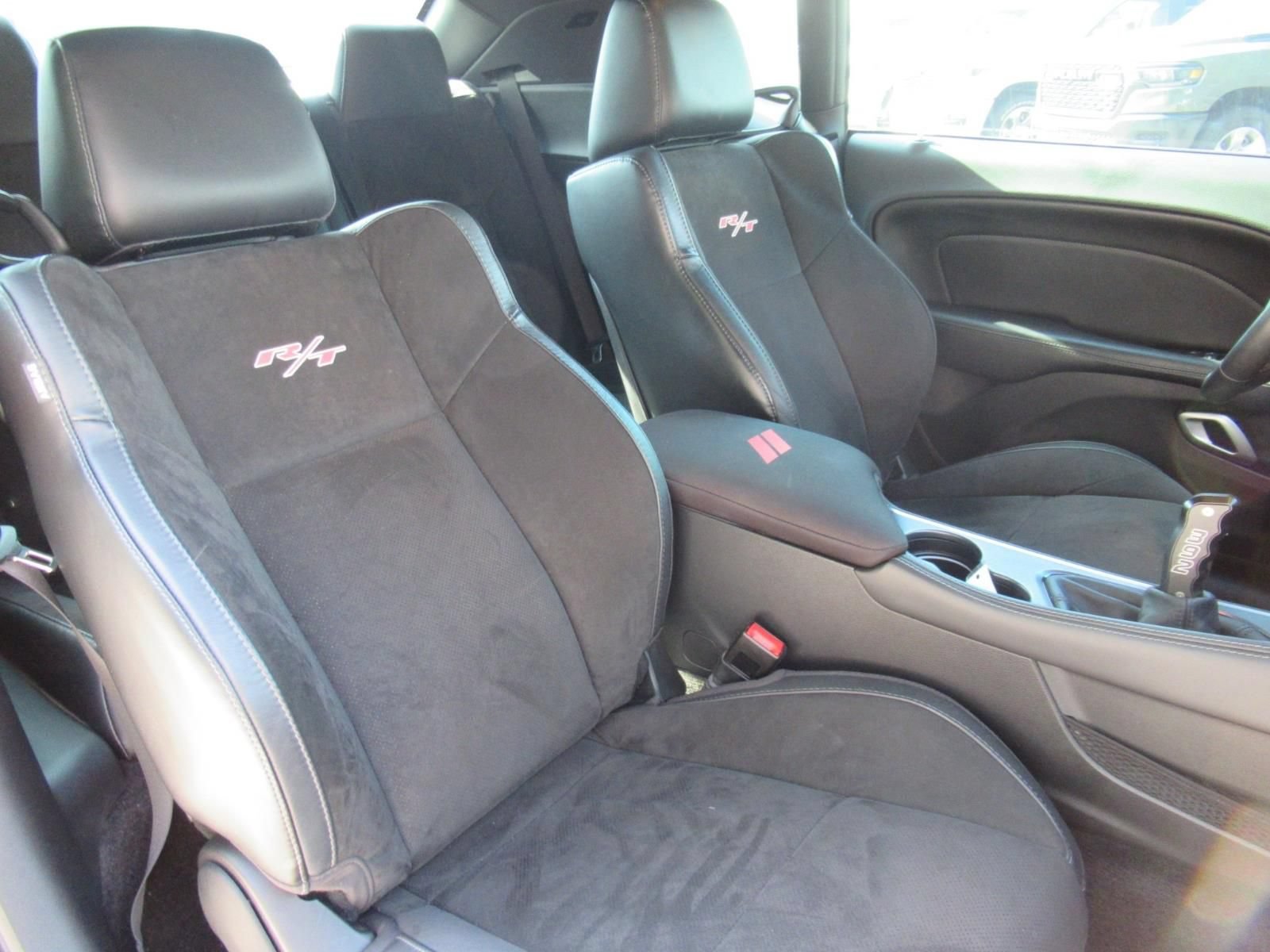 Used 2015 Dodge Challenger R/T Scat Pack w/ Leather Interior Group RWD image 9