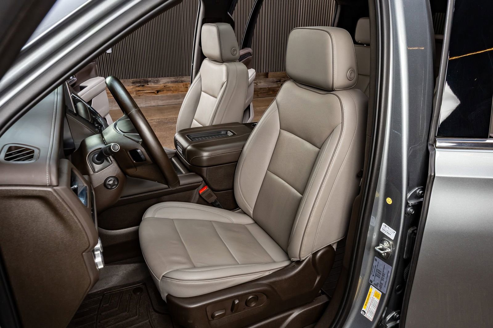 Used 2023 GMC Yukon XL SLT w/ SLT Premium Package AWD/4WD image 30