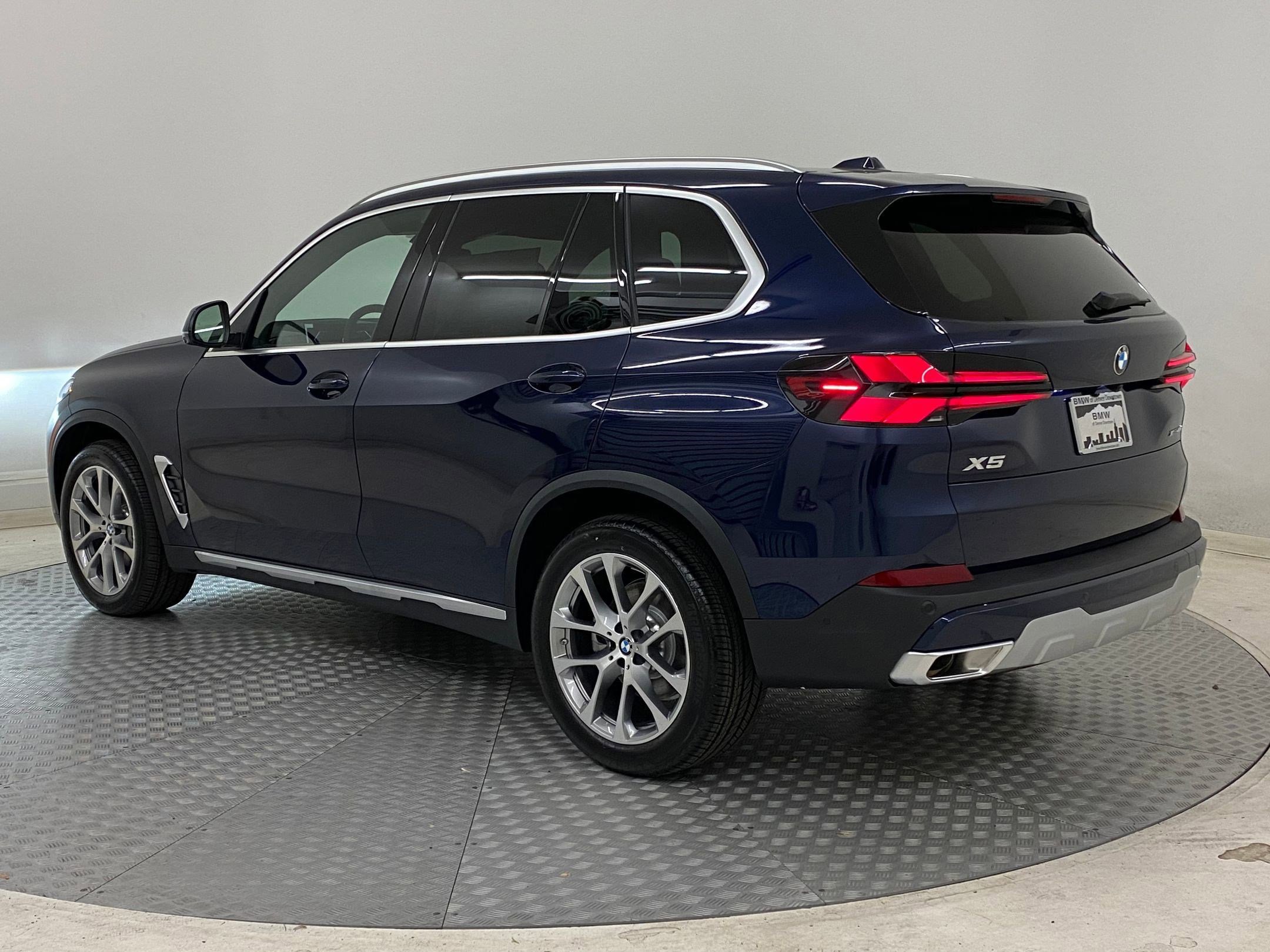 Used 2026 BMW X5 xDrive40i w/ Climate Comfort Package image 3