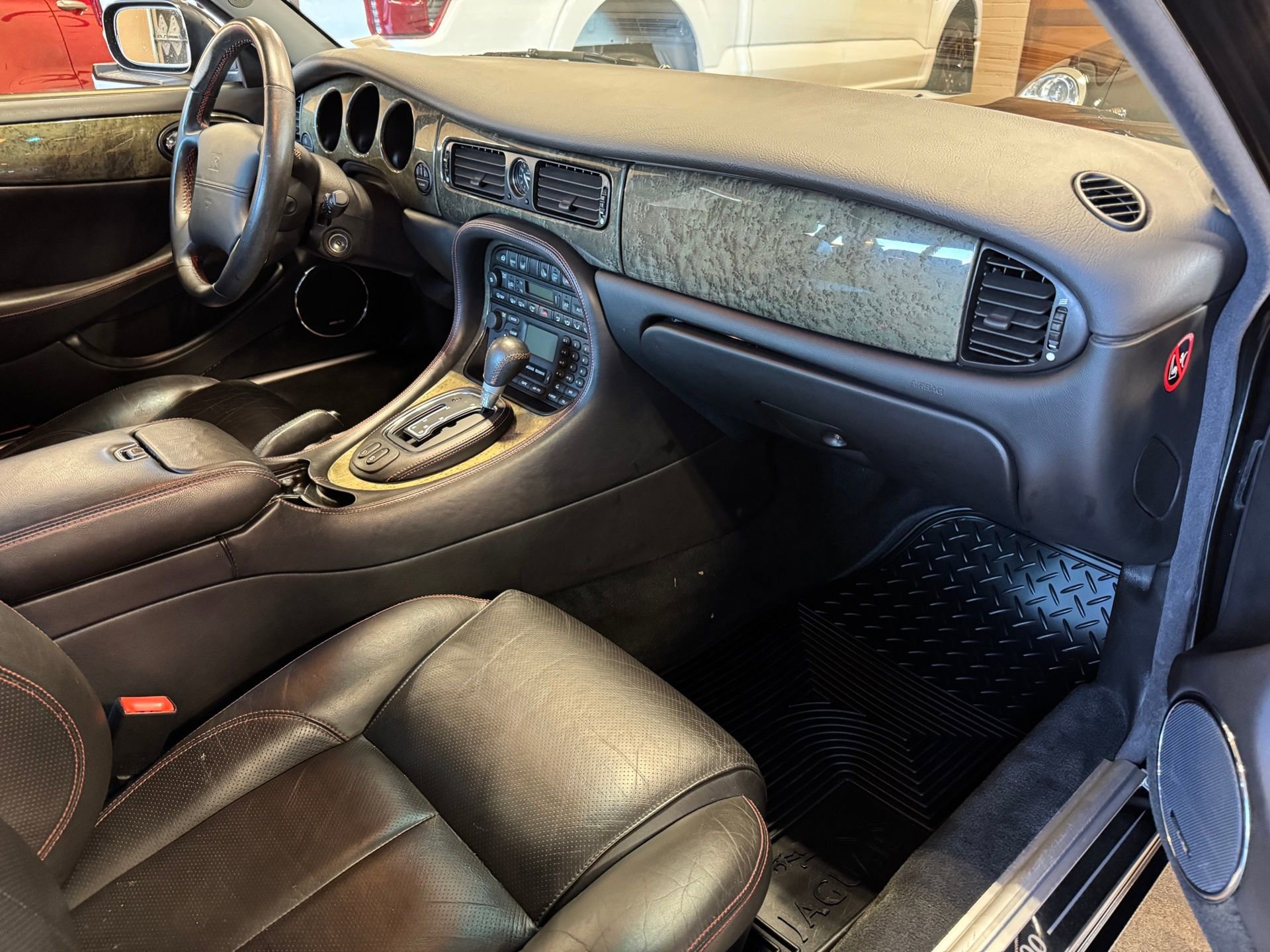 Used 2002 Jaguar XJ8 image 22