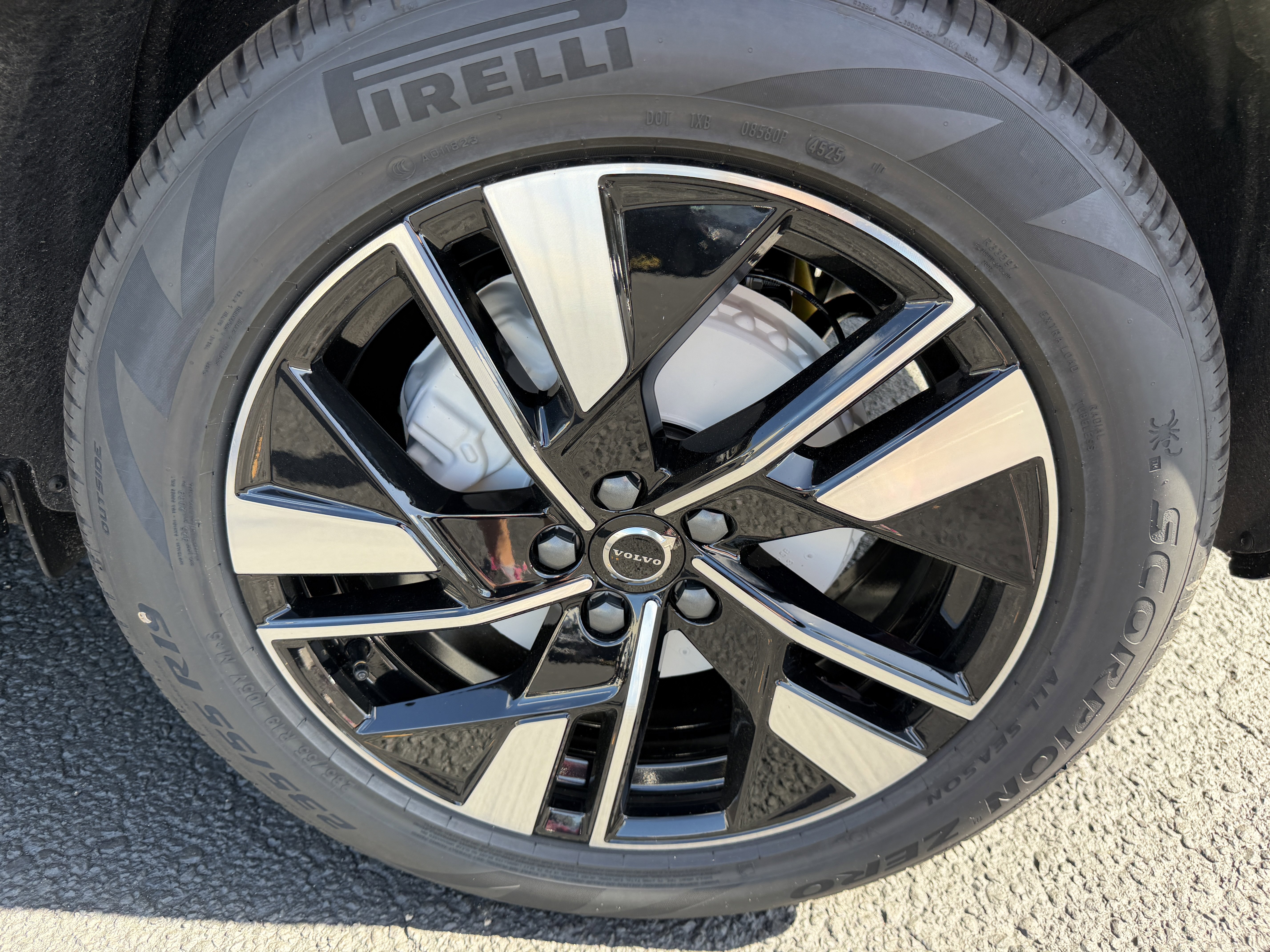 New 2026 Volvo XC60 B5 Core w/ Protection Package AWD/4WD image 32