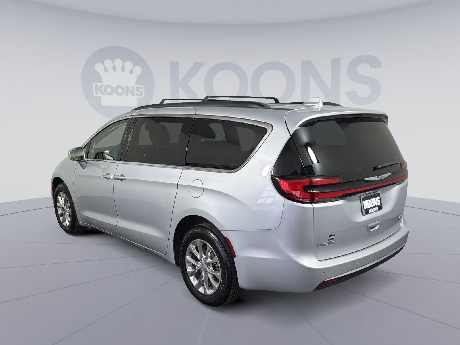 Used 2022 Chrysler Pacifica Touring-L image 4