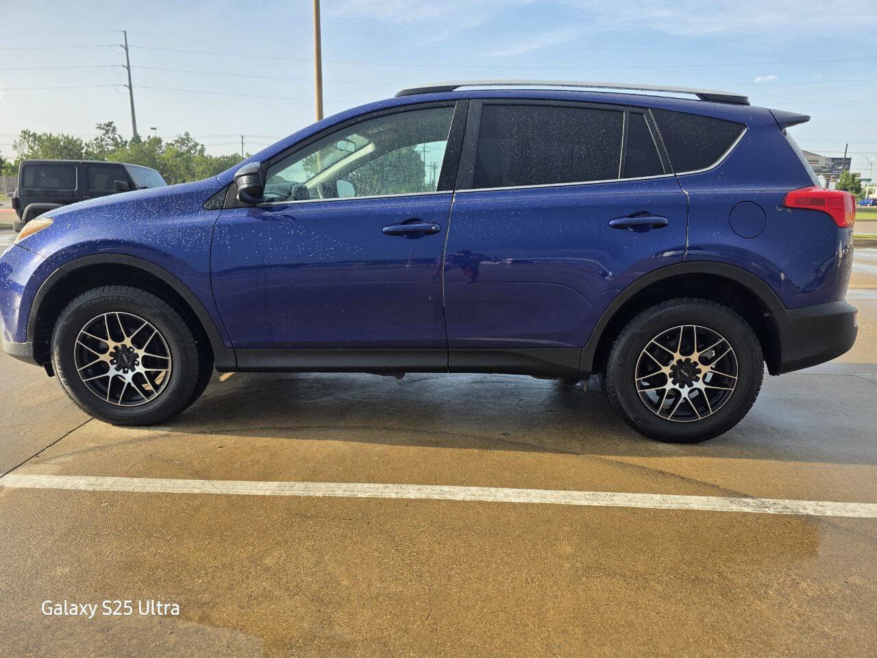 Used 2015 Toyota RAV4 LE FWD image 8