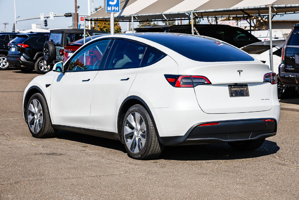 Used 2024 Tesla Model Y Long Range AWD/4WD image 2