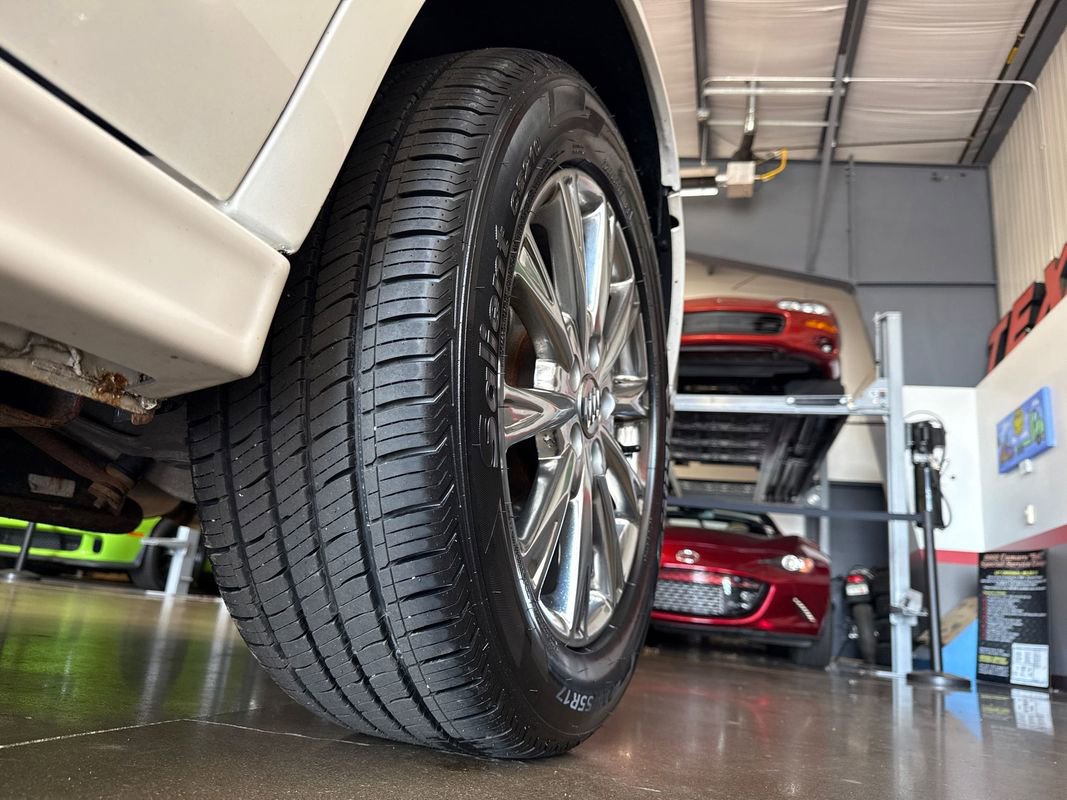 Used 2011 Buick Lucerne CXL image 45