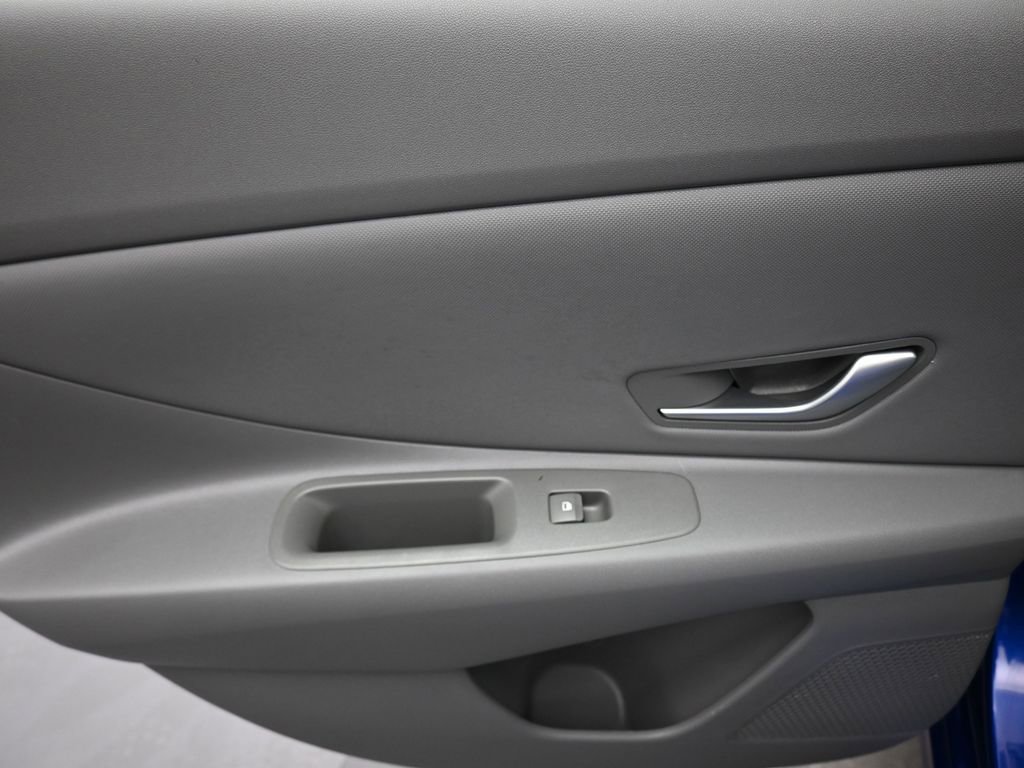 Used 2023 Hyundai Elantra SEL w/ Convenience Package FWD image 32