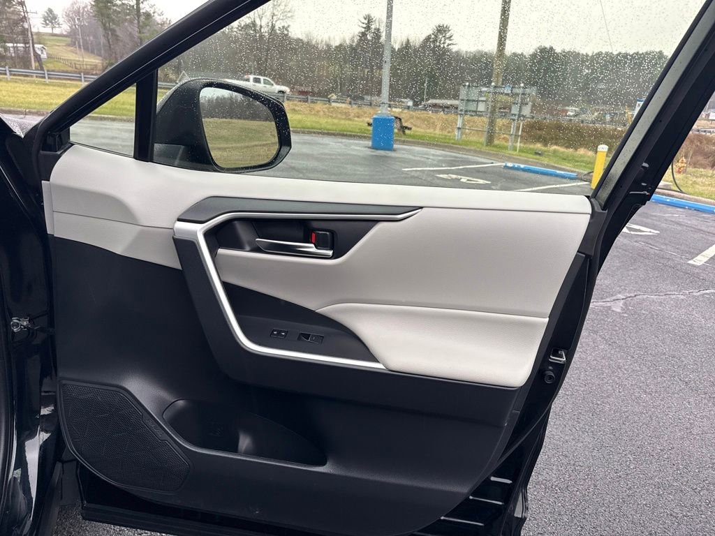 Used 2024 Toyota RAV4 XLE w/ Convenience Package image 38