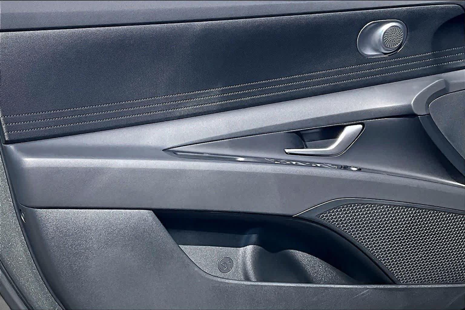 New 2026 Hyundai Elantra SE FWD image 13