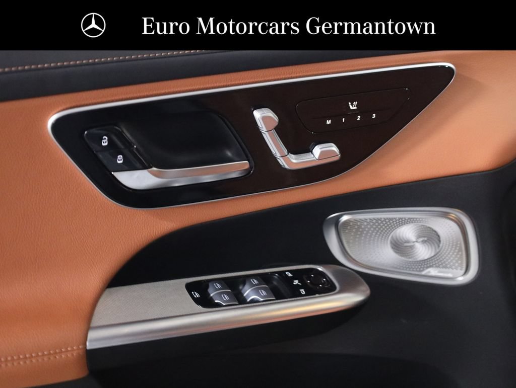 Used 2024 Mercedes-Benz GLC 300 4MATIC image 9