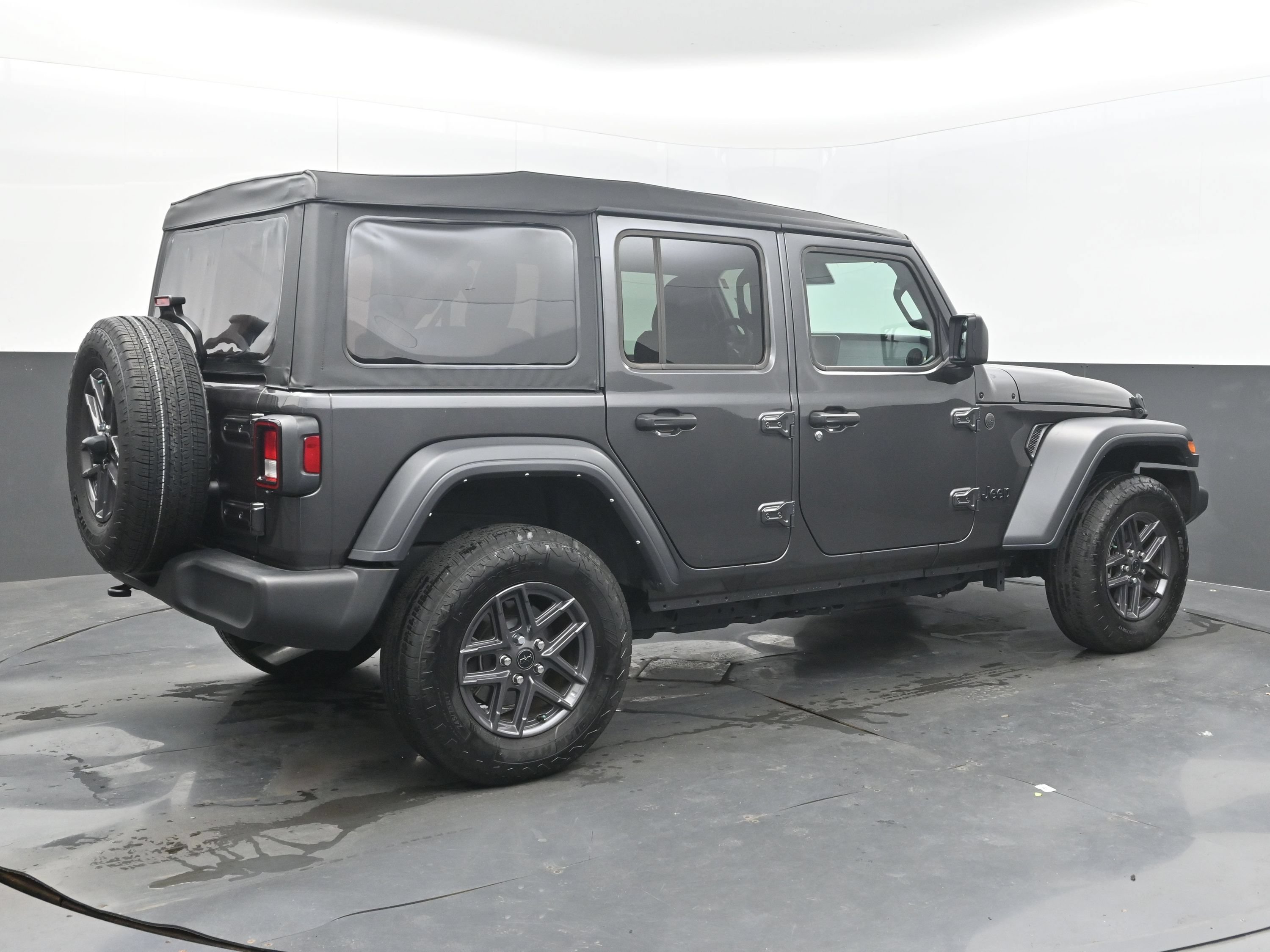 Used 2025 Jeep Wrangler Unlimited Sport AWD/4WD image 9