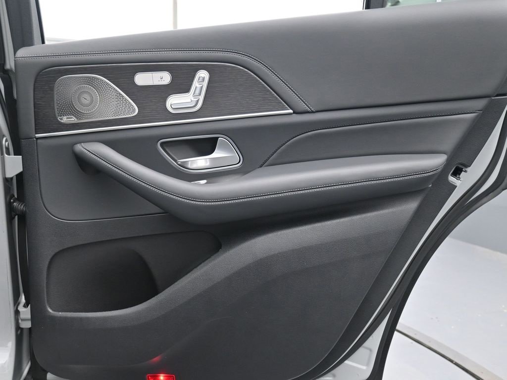 Used 2024 Mercedes-Benz GLS 580 4MATIC image 24