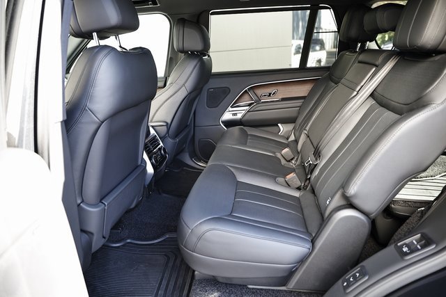 New 2025 Land Rover Range Rover Long Wheelbase SE image 30