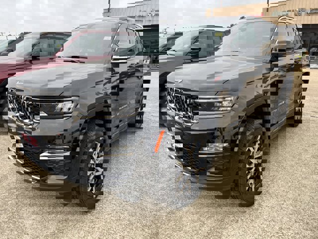 New 2025 Jeep Grand Cherokee Limited image 3