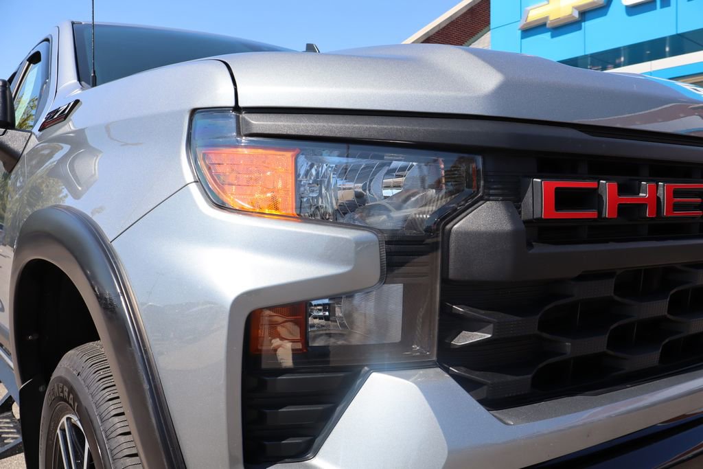 Used 2025 Chevrolet Silverado 1500 Custom Trail Boss w/ LPO, Dark Essentials Package image 5