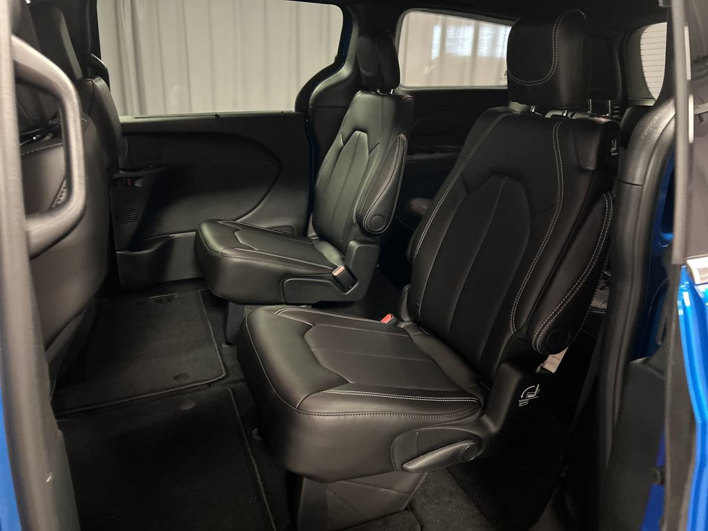 New 2027 Chrysler Pacifica Select FWD image 21