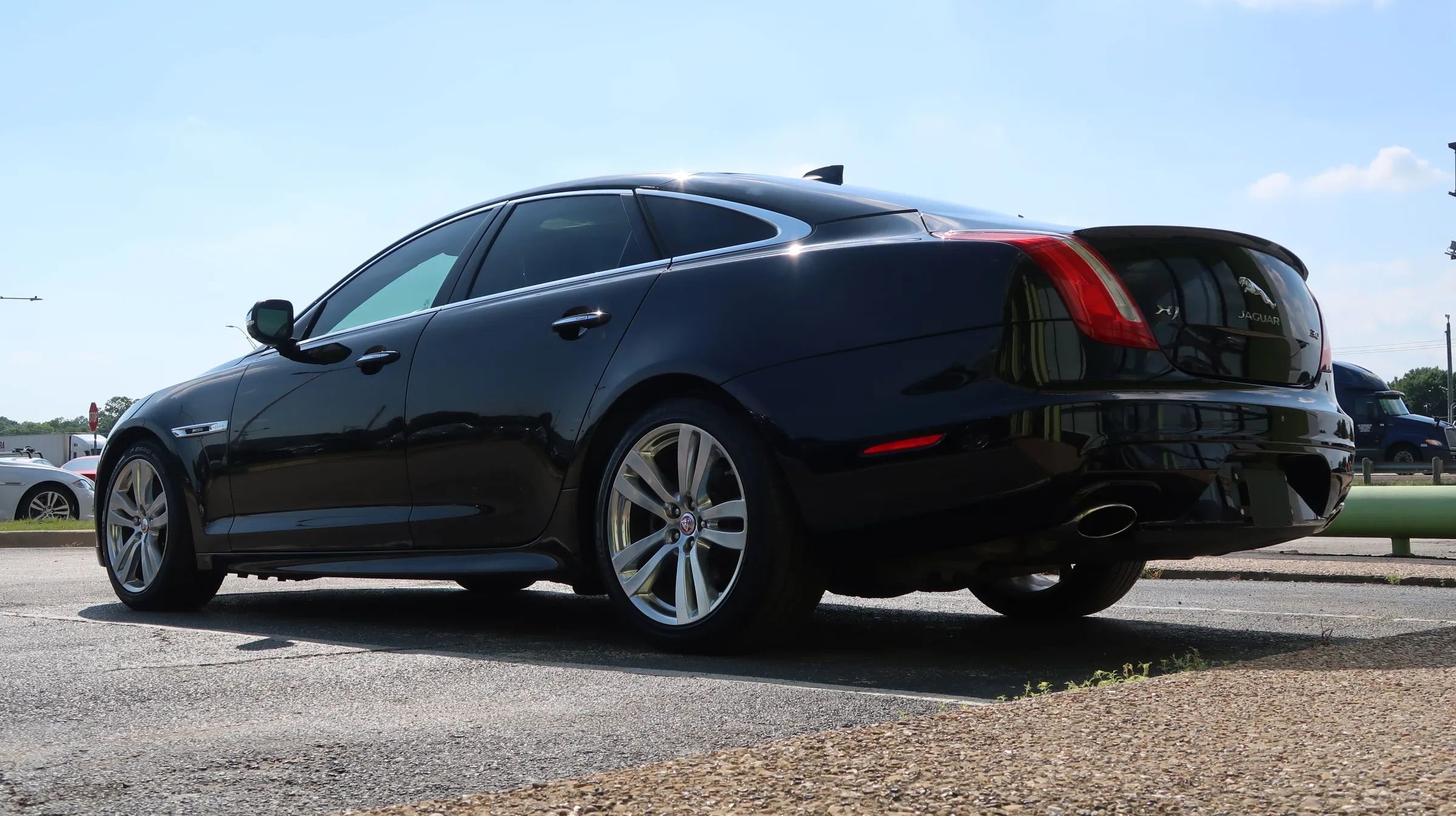 Used 2016 Jaguar XJ R-Sport RWD image 13