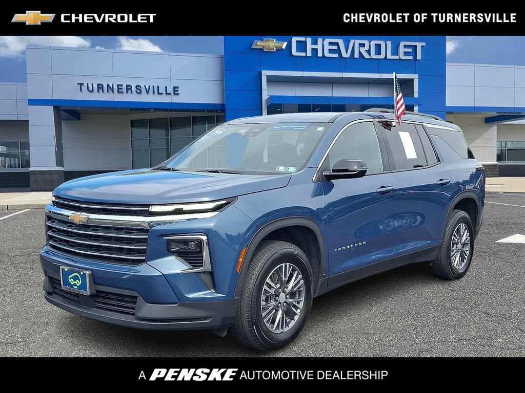Certified 2026 Chevrolet Traverse LT AWD/4WD image 1