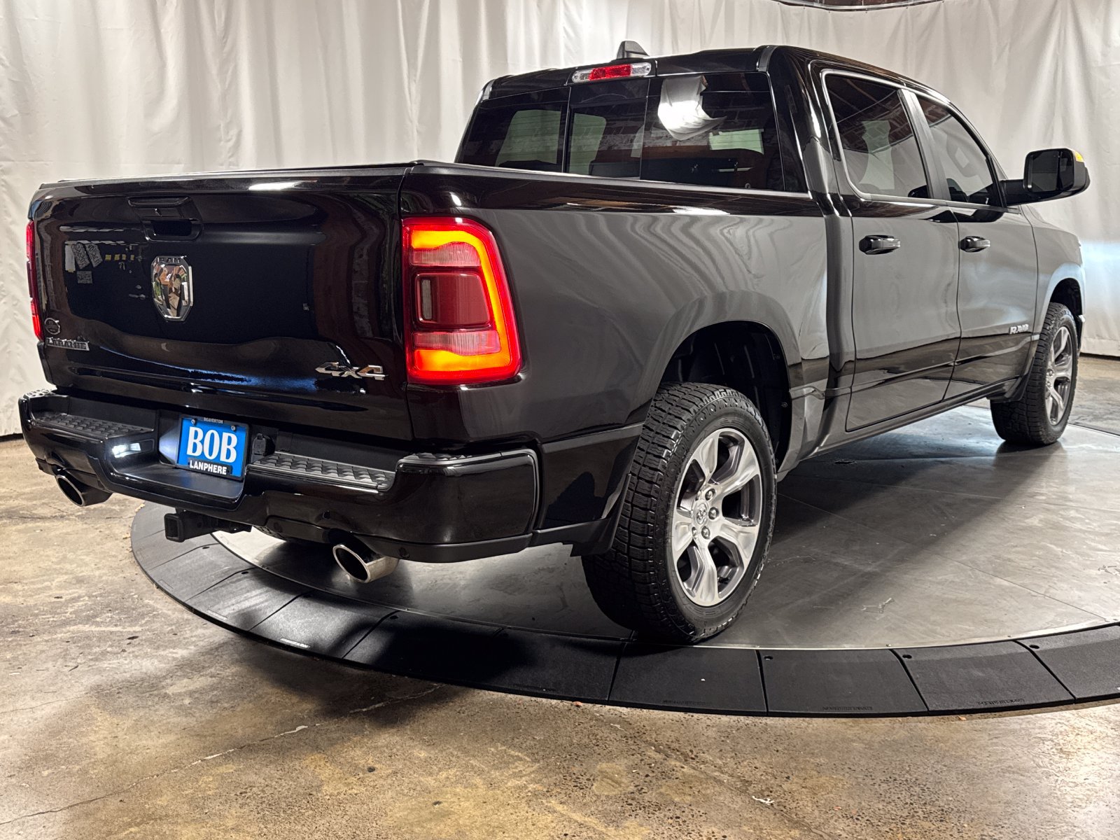 Used 2024 RAM 1500 Laramie AWD/4WD image 10
