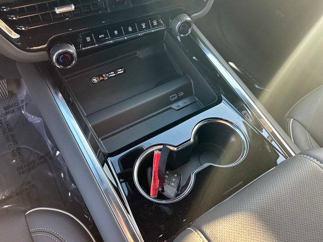 New 2025 Chevrolet Suburban Premier image 17