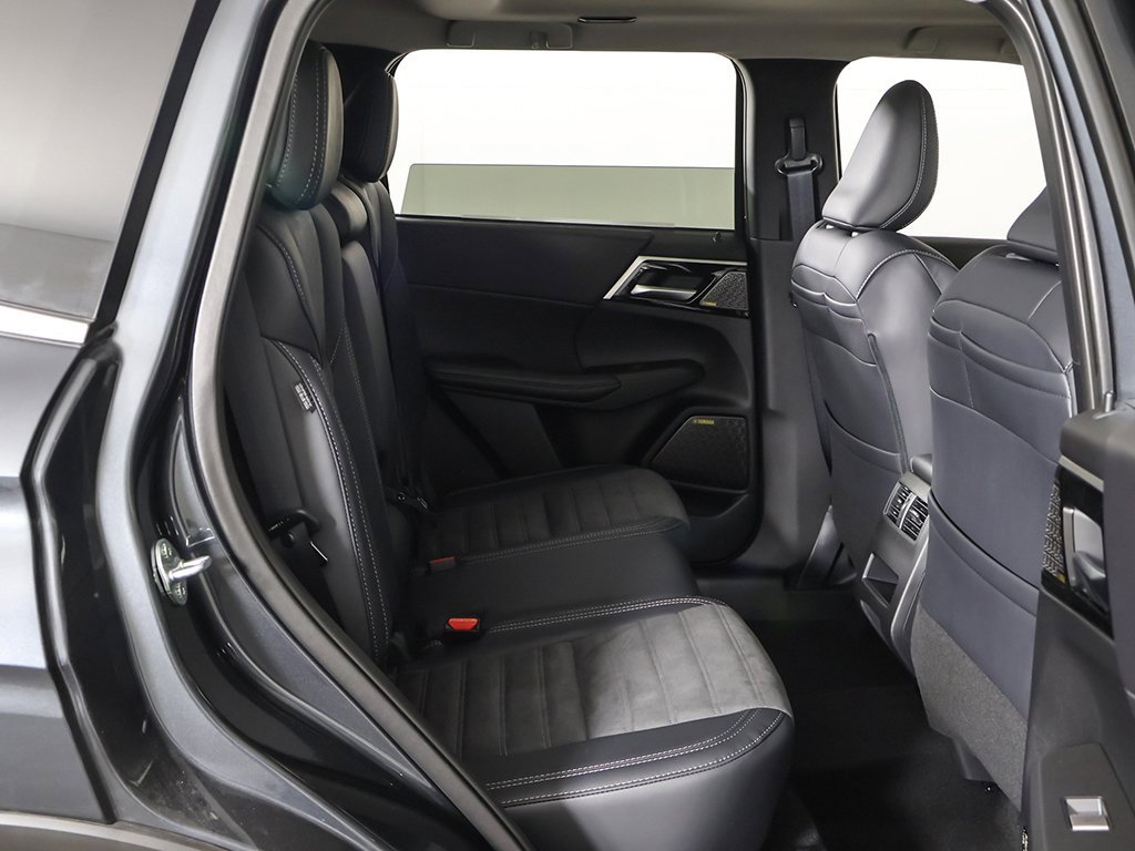 New 2025 Mitsubishi Outlander SE image 34