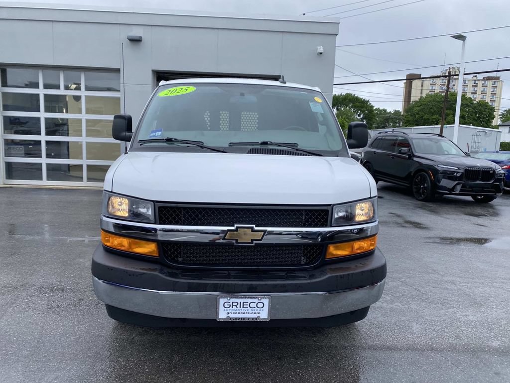 Used 2025 Chevrolet Express 2500 w/ Driver Convenience Package RWD image 4