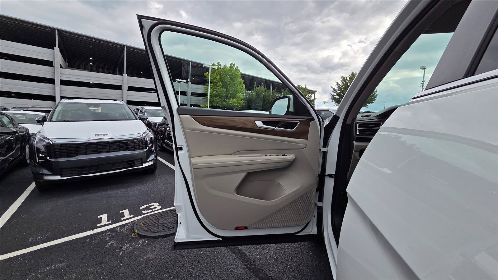 Certified 2026 Volkswagen Atlas SE AWD/4WD image 13